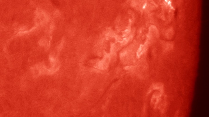 «Супер-группа» пятен на Солнце несёт на Землю бешеную магнитную бурю