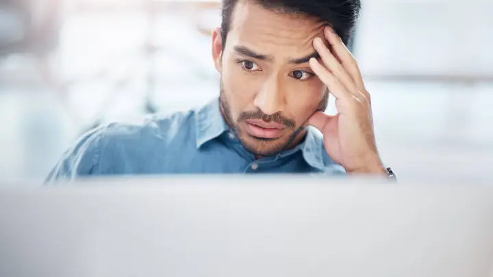 Странное поведение работников грозит им проверками у психиатра