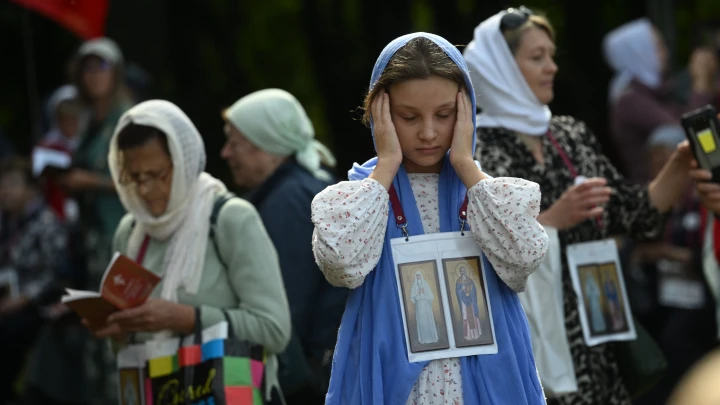 Не могут покинуть Лондон: В плену оказались не менее 15 православных семей. Русские подвергаются травле и издевательствам