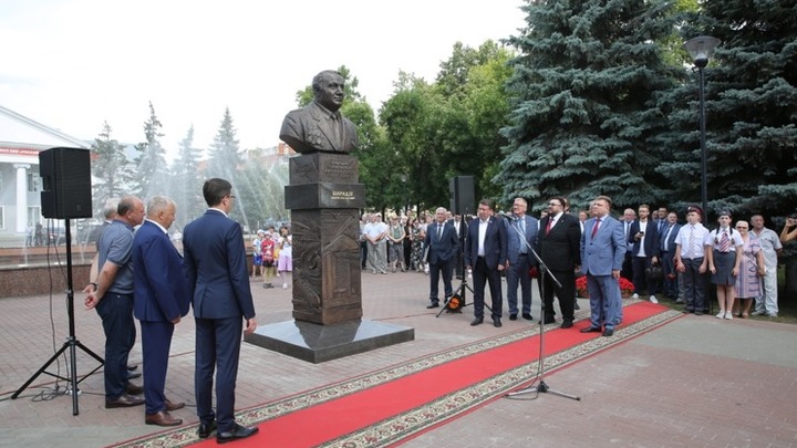 Памятник бывшему начальнику ГЖД Шарадзе появился в Нижнем Новгороде