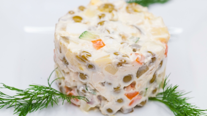 Новый год по-русски. Отведавший оливье британец зашёлся в раздражении