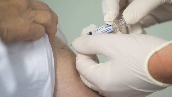 Доброволец рассказал о неожиданной побочке вакцины от COVID-19: Блеяние...