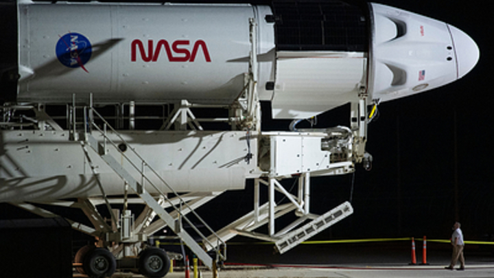 Астронавтам запретили справлять нужду на Crew Dragon после инцидента с мочой