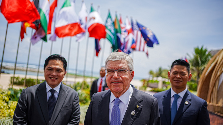 Россия возвращается в спорт? Бах щёлкнул по носу Киев за кляузы