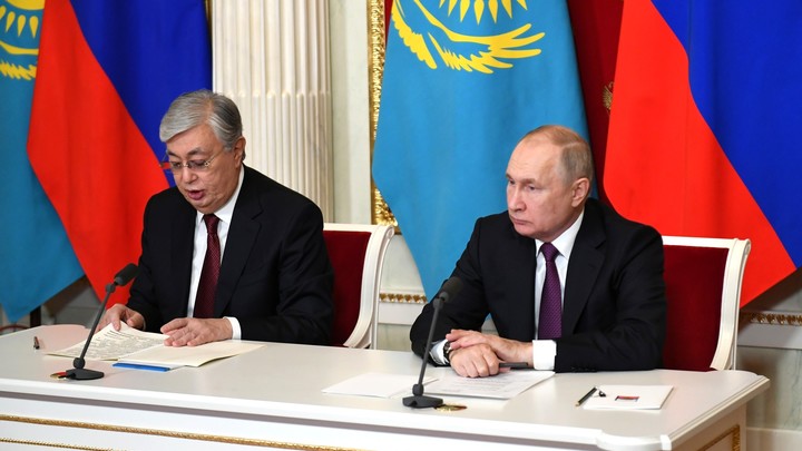 Многовекторный Казахстан: Астана против санкций, но обходить их России не позволит