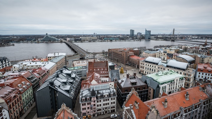 Ни стыда, ни совести: Власти Латвии гонят из страны полуслепую русскую пенсионерку