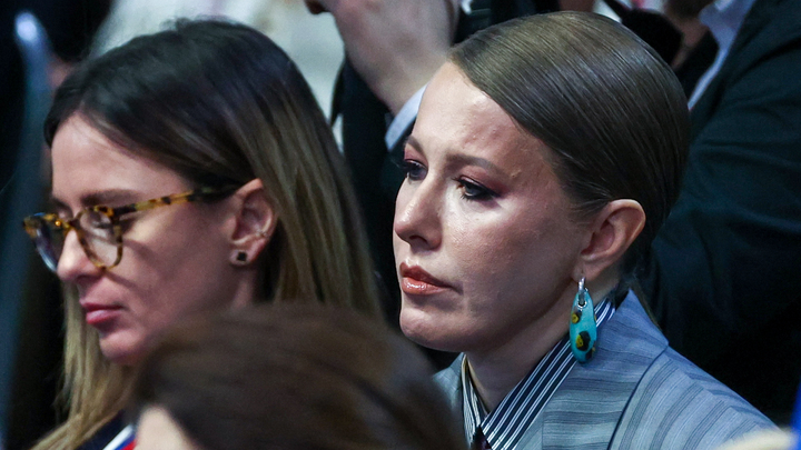 Собчак опустила взгляд. Вопрос либеральной журналистки определил ключевой перелом в России