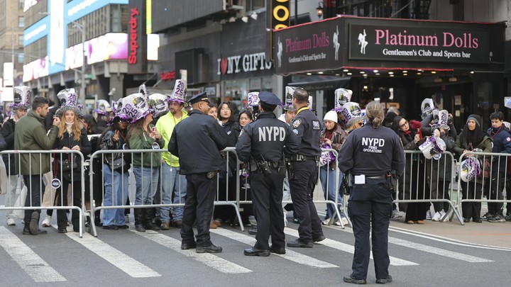 Опубликованы кадры стрельбы после наезда машины на толпу людей в Новом Орлеане