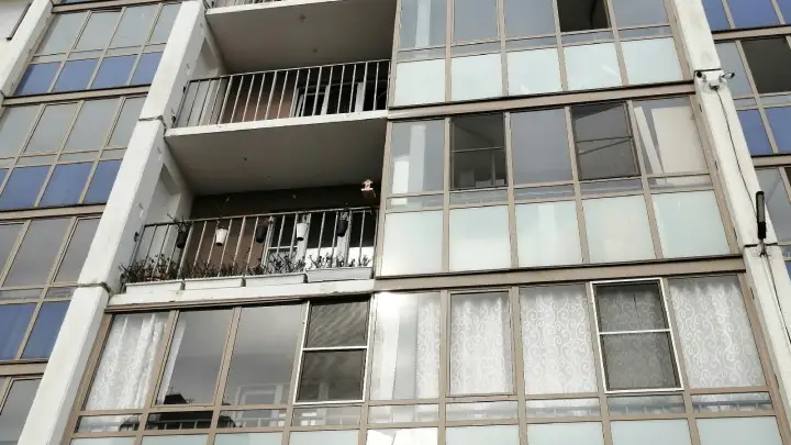 «Он меня вытолкнул»: выпавшая с балкона челябинка рассказала, как все произошло