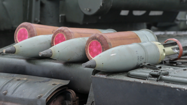 Загадочный удар по Луганску. Почему бомбёжка тянет на сенсацию?