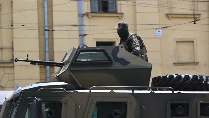 Польше подкинули новый повод для паники: ЧВК Вагнер вполне может занять Варшаву