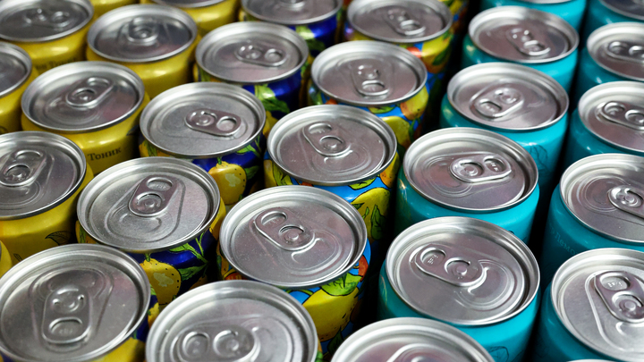 Британец смог пережить цунами в Таиланде благодаря автомату с газировкой