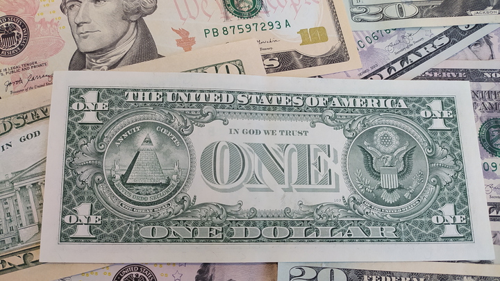 В Минфине предложили помочь скупившим всю валюту паникёрам: Им разрешат покупать золото