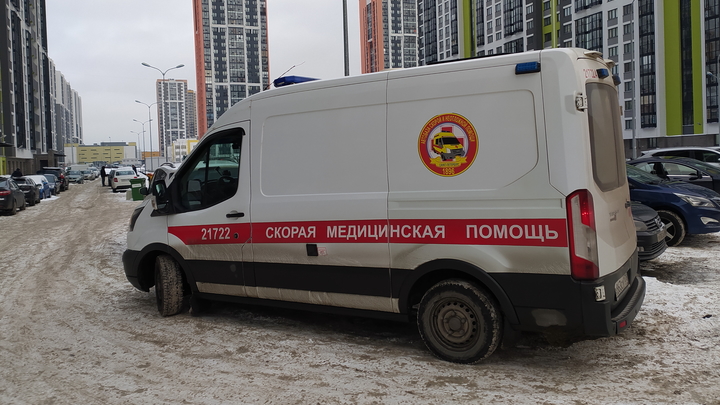 В Екатеринбурге водитель легковушки не заметил, как сбил ребенка на переходе