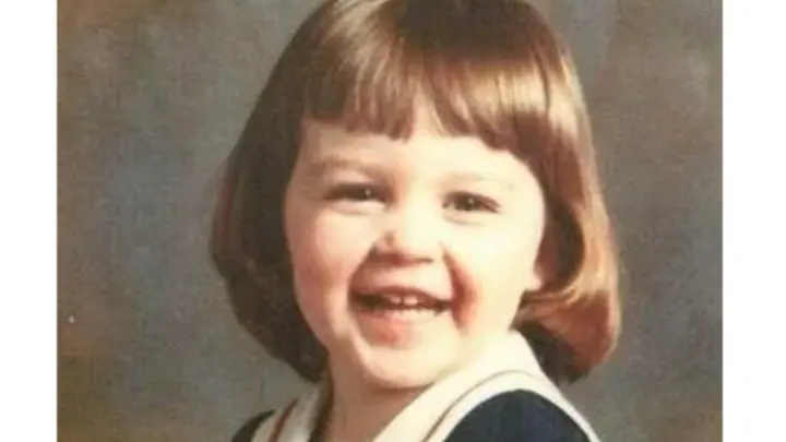 Пропавшую девочку нашли живой спустя 42 года: Почему она не знала о похищении