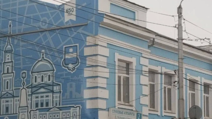В Калуге обнаружился мурал с крестопадом