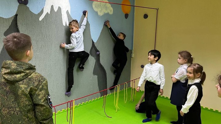 В Краснодаре открыли землянку для школьников