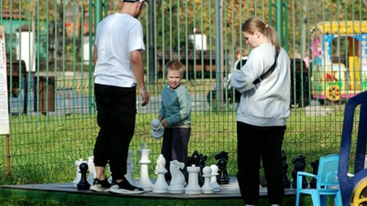 Семейные ценности: Психолог указала на важность культа семьи в СМИ России