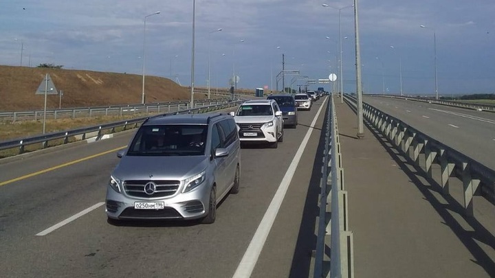 Пробка на подъезде к Крымскому мосту со стороны Кубани сократилась до 7 км