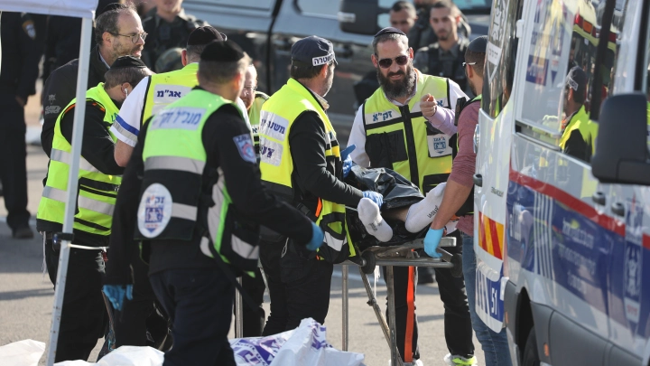 Террористы расстреляли автобус в Иерусалиме: Минимум 15 пострадавших