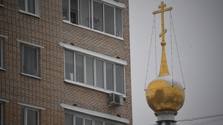 Пятилетняя девочка выпала из окна четвертого этажа в Новосибирске