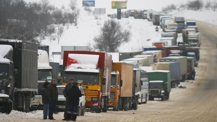 Под Екатеринбургом на ЕКАД столкнулись 20 машин