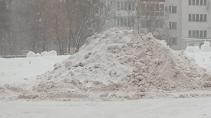 Высота сугробов в Нижнем Новгороде превысила нормативы втрое