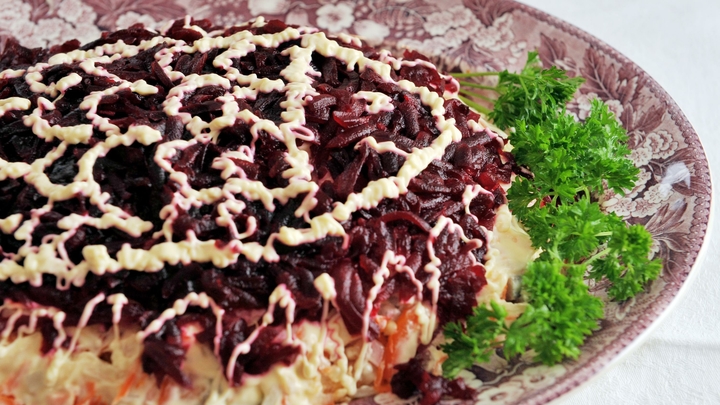 Станет нежнее пуха: Раскрыт секрет ресторанной селёдки под шубой