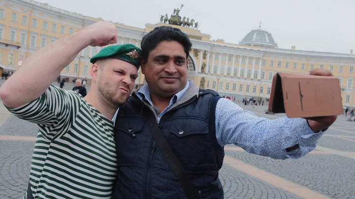 Вы не притворяетесь счастливыми: Иностранцы - о русской еде, женщинах и улыбках