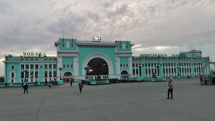 На ж/д вокзале в Новосибирске официально заработала частная автостанция