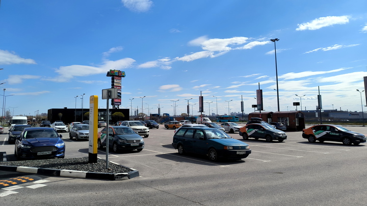 50 машин уехало на спецстоянку: что устроили дрифтеры ночью на Крестовском