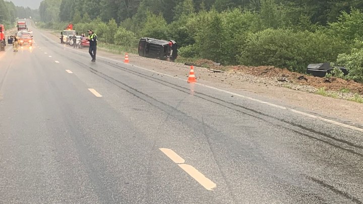Двое взрослых и двое детей пострадали в массовом ДТП на свердловской трассе