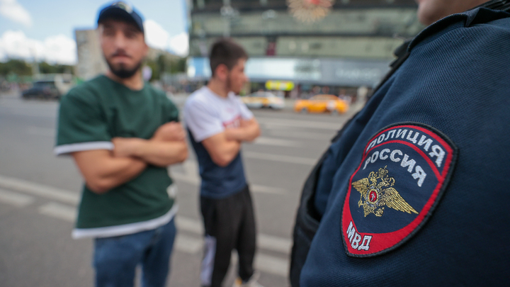 В Екатеринбурге мигрант домогался до девочки на автобусной остановке