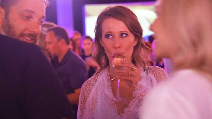 Кто девку дворовую в царское одел?: Разодетую в шубу Собчак подняли на смех в Сети