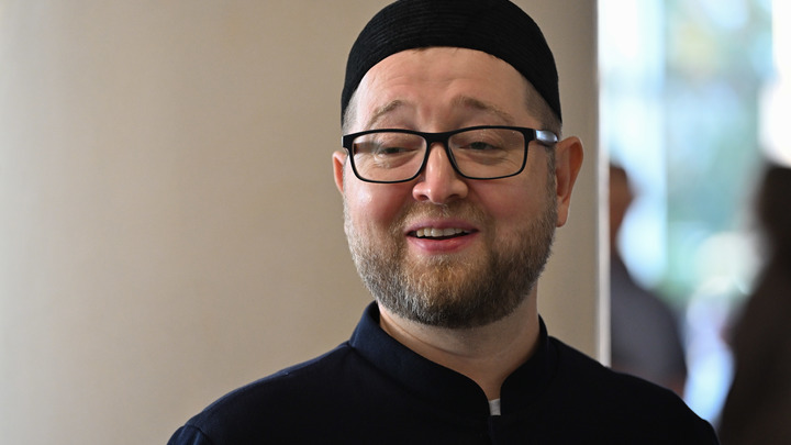 Муфтий Аляутдинов заявил, что закон не запрещает не верить в Деда Мороза