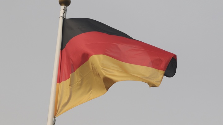 Немецкий консул отправил домой сбежавшего из России комика: Безопасно ехать