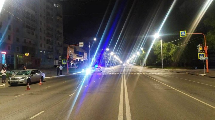 В Кузбассе молодая автоледи без прав ночью сбила двух девочек