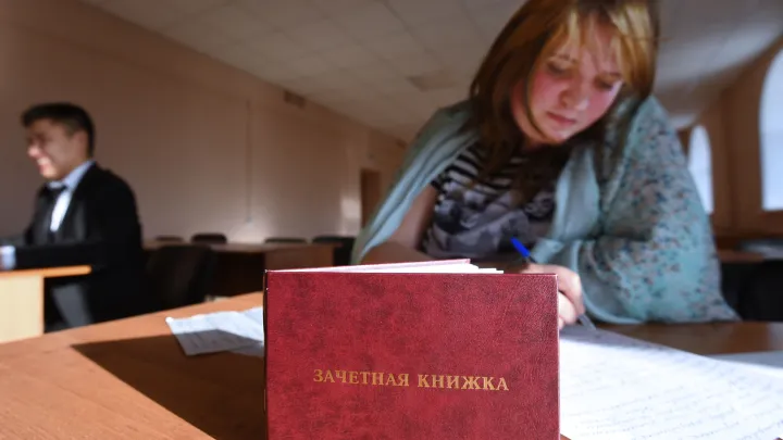 За полгода из колледжей Югры отчислили 383 студента с аттестатами Таджикистана
