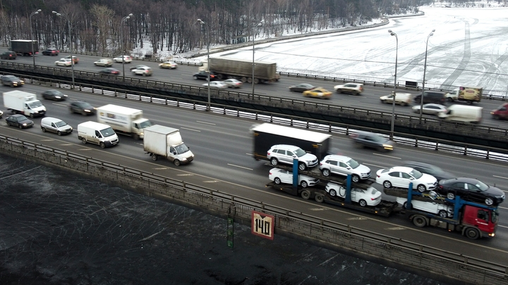 В Свердловской области на Пермском тракте вновь образовалась огромная пробка