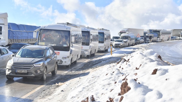 Русские бегут из Грузии из-за протестов: На границе образовалась километровая пробка