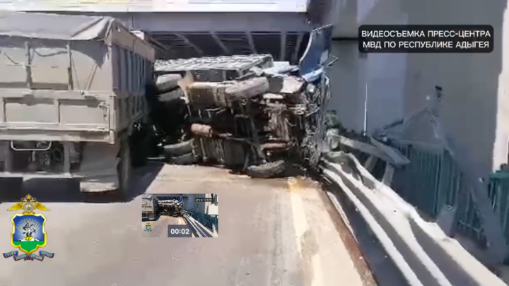 В МВД Адыгеи раскрыли обстоятельства ДТП с фурой, которая раздавила легковушку