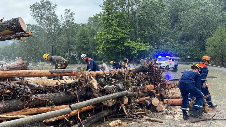 В Сочи наблюдается спад уровня воды на реках — дорожники