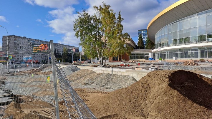 В Новосибирске завершается благоустройство территории около цирка и Вознесенского собора