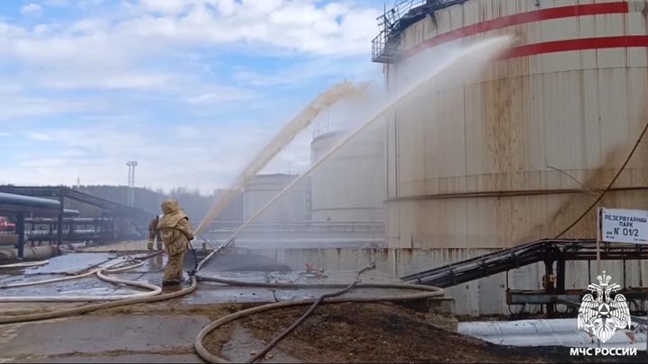 Погибли люди: в Коми произошло возгорание нефтяного резервуара
