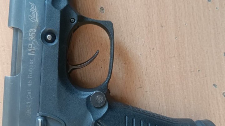 Житель Сестрорецка взял травмат и выстрелил в другого водителя на дороге, а потом уехал