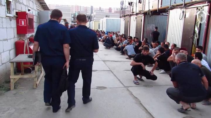 Ещё 540 мигрантов задержали в краснодарском ЖК Самолёт
