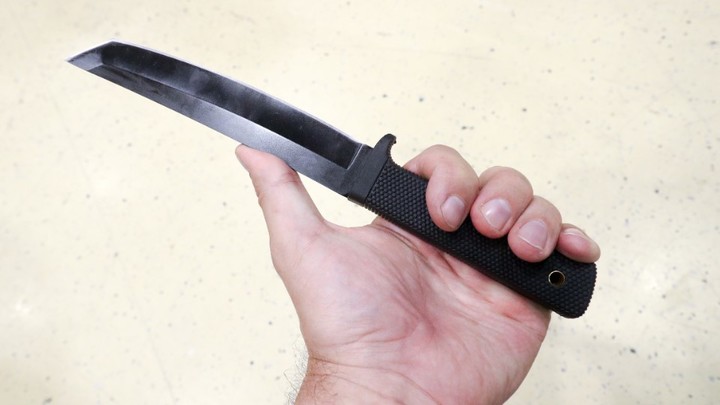 ЧП в Приморье: Подросток сбежал из спецшколы, ранив двух сверстников