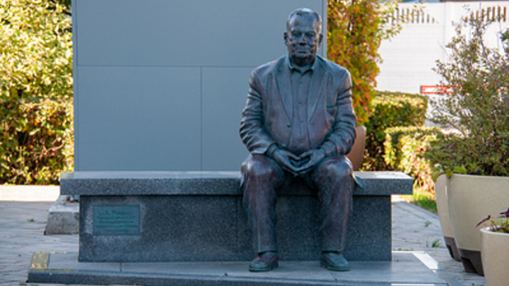 Он был удивительным: Сергей Безруков вспомнил об Эльдаре Рязанове в его юбилей