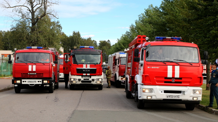 Автомобили загорелись на Волжской набережной в Нижнем Новгороде