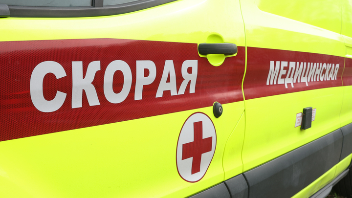 В Новосибирске водитель Toyota спровоцировал ДТП со скорой